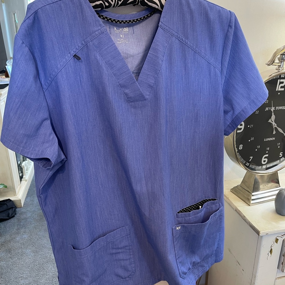 Koi scrub set in Cecil blue! Very light weight and comfortable!